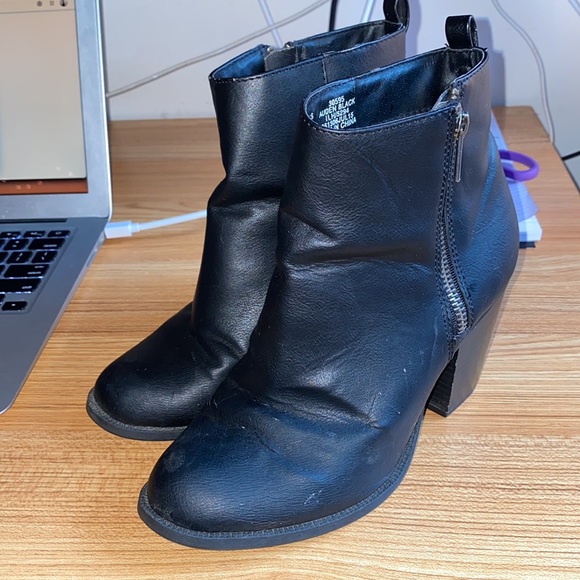 Black ankle booties | women’s size 7 - Picture 11 of 12